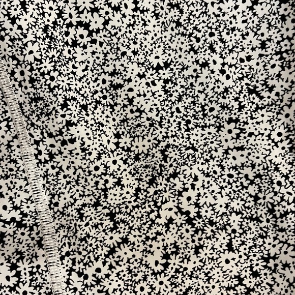 BNWOT Lululemon Wonder Unders cropped - Picture 2 of 4